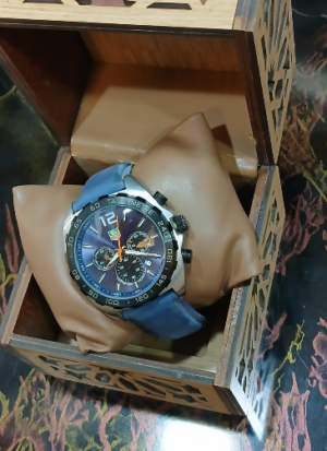 ساعة يد رجالى لون مميز