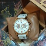 ساعة شبابي بيضاء براند تومى أستيك رابر أبيض ميناء بيضاء عداد تاريخ