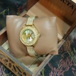 ساعة يد حريمى أستيك معدن مصمم بشكل أحترافى