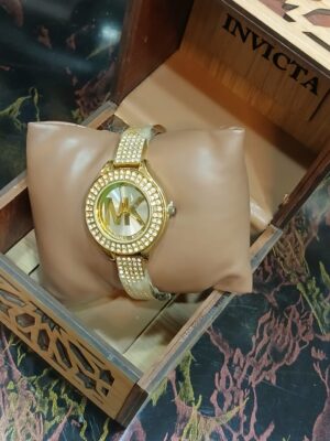 ساعة يد حريمى أستيك معدن مصمم بشكل أحترافى