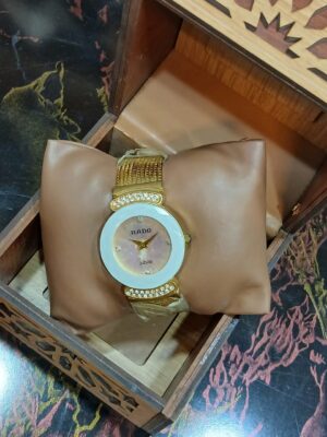 ساعة يد حريمى معدن جولد ميناء بأطار أبيض هاى كوبى