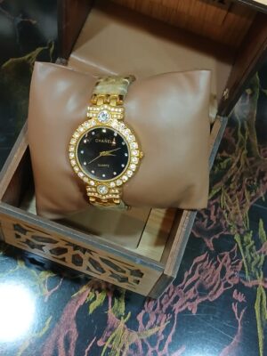 ساعة يد حريمى معدن مرصعة بفصوص ميناء سودة