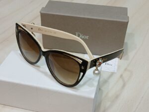 نظارة أى كات حريمى بفص لولى لون بنى فى بيج