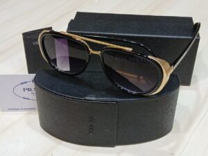 نظارة رجالى سودا بأطار دهبى