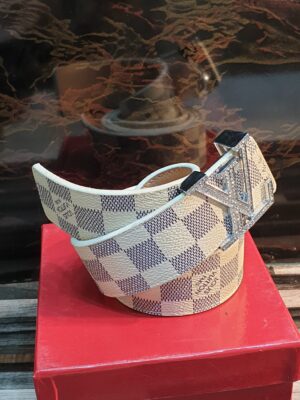 حزام شبابي لويس فيتون جلد طبيعى لون مميز